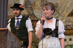 DSC_0509 Gautrachtenwartin und Gaujugendbeisitzerin Waltraud Betz