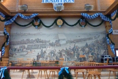 1_Kulisse_im_Traditionszelt