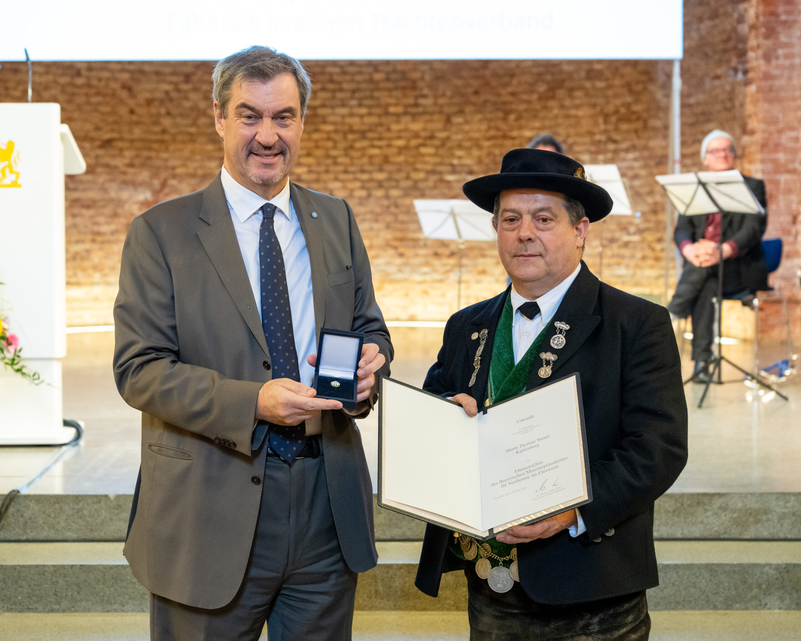 Große Ehre für unseren Gauehrenfähnrich Thomas Straus aus Kipfenberg