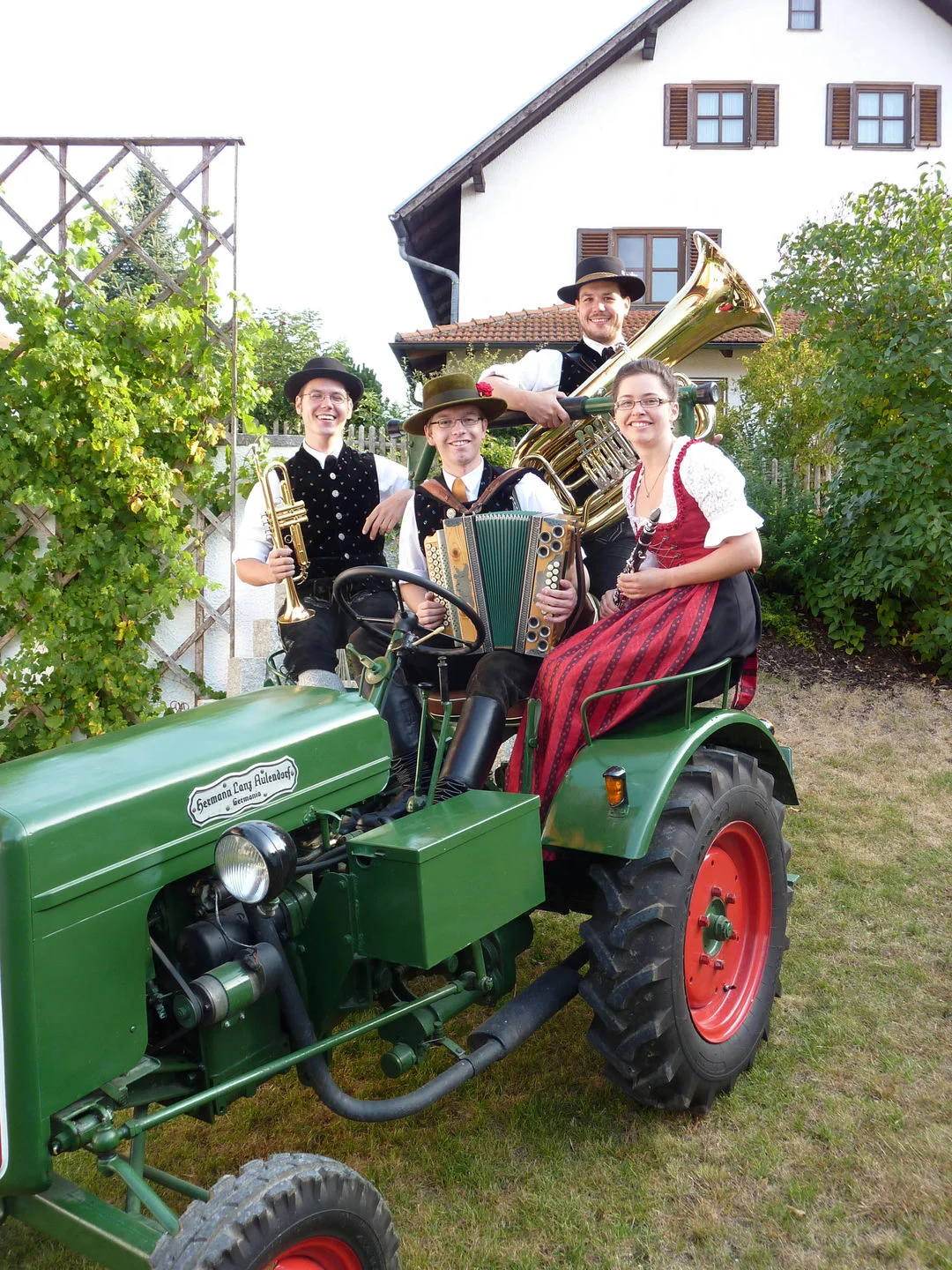 Auftakt-Volkstanz des TV Pfaffenhofen